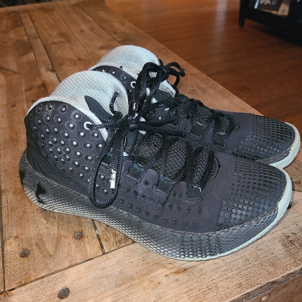 Under Armour Boys Basketball Sneakers Size 7